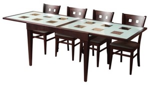 פינת אוכל CLIO כולל 4 כסאות.