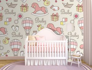 טפט קיר איור סוסי נדנדה וכדורים פורחים על רקע בהיר