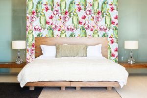 טפט קיר ציור תוכים יושבים על ענפים ורודים