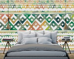 טפט מעוצב Pattern משולשים בגווני הירוק / כתום על רקע לבן