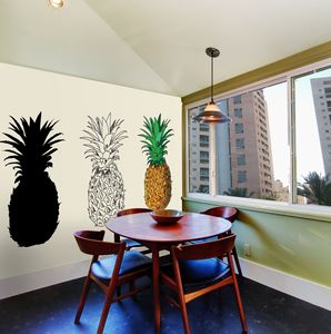 טפט קיר איור שלושת האננסים בצבעים שונים.