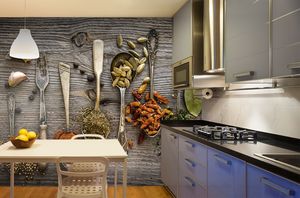 טפט קיר צילום סכו"ם עם תבלינים על לוח עץ.