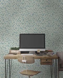 טפט Pattern גבעולים עם פרי בגוון בהיר.