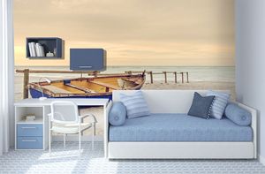 קיר הסירה בצהוב וכחול.