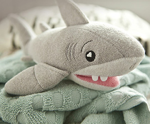 בובה אנטיבקטריאלית כריש M&S