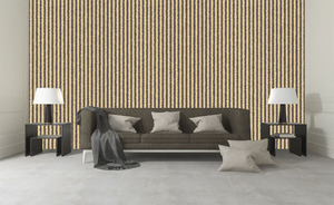 קיר פסים לאורך בגווני החום.