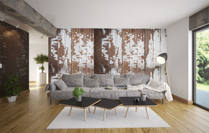 קיר העץ עם מריחות הגוון הלבן.