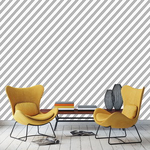 טפט קיר הפסים באלכסון על רקע לבן.