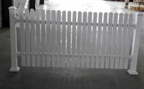 קיט גדר PVC לבנה בלבד , להתקנה עצמית - מכירה רק בקיטים ברוחב 2 מטר הניתנים לחיתוך והתאמה ! ( בתמונה יש רווח גדול אבל המחיר מתייחס למרווח 2 ס