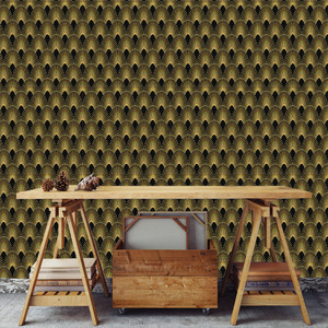 	קיר  PATTERNS  מניפות מעוגלות בגוון הזהוב והשחור.	