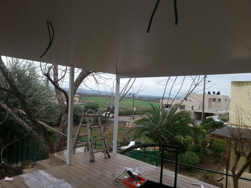 סגירת מרפסת משלבת חלונות