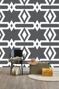 קיר ה PATTERNS משולשים בלבן בגדול על רקע אפור.	
