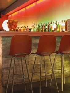 מרלו כסא בר פלסטיק רגל עץ גובה 65 מיליון כסאות