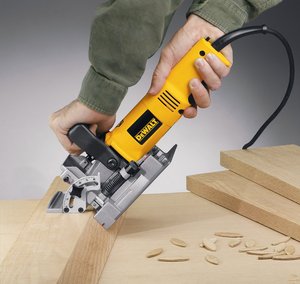 מחבר ביסקוויטים 600W DW682K Dewalt