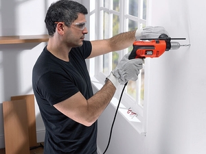מקדחה רוטטת + תיק עם 40 אביזרים Black+Decker
