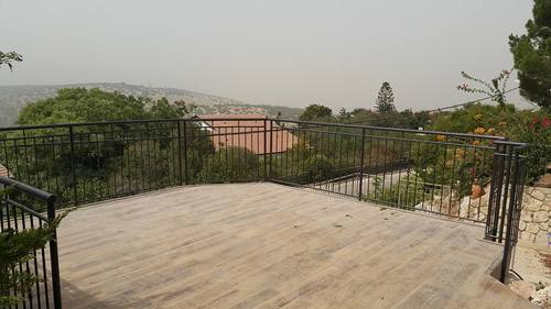 מעקות ברזל - לחוץ הבית