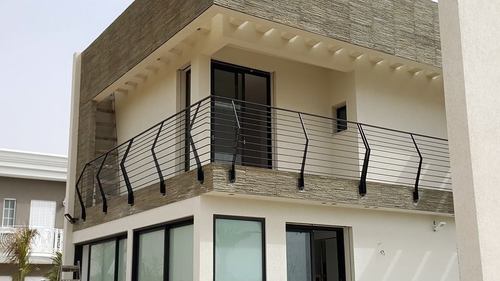 מעקות ברזל - לחוץ הבית