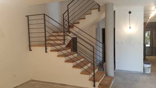 מעקות ברזל - פנים הבית 