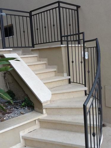מעקות ברזל - פנים הבית 
