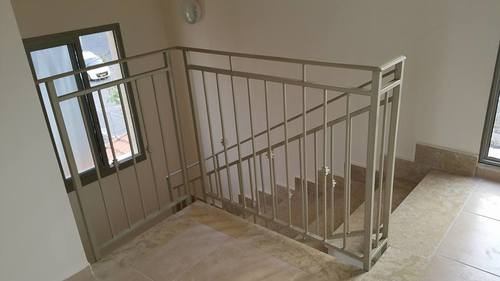 מעקות ברזל - פנים הבית 