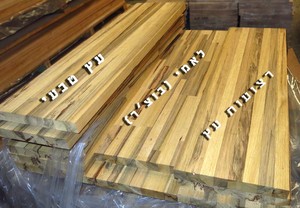 מדרכי עץ למדרגות / עובי 40 מ"מ / רוחב משתנה / אגוז אפריקאי 