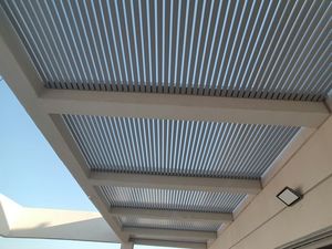 מצללות אלומיניום פנימיות לפרגולות קיימות מעץ או בטון או ברזל : פרופיל Z או מלבני ( בתוספת תשלום ) 