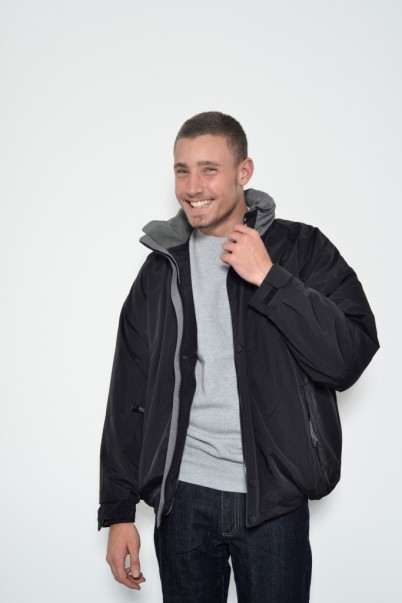 מעיל קצר עם פליז