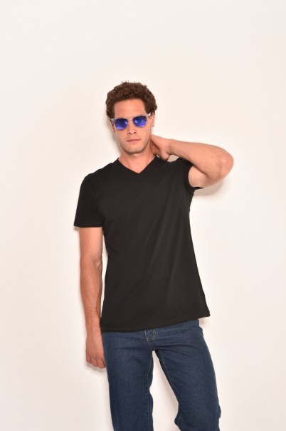 חולצת T צווארון V