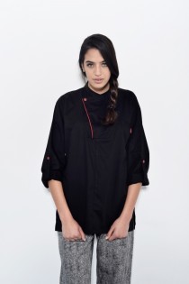 טוניקה טבח עם קישוט אדום