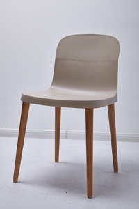 שני כסא אורח מושב פלסטיק רגל עץ צבע טבעי מיליון כסאות