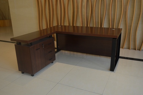 שולחן מנהלים כולל שלוחה - דגם נקסוס