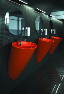 כיור רחצה חרס תלוי צמוד קיר מעוצב.