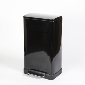 פח אשפה מרובע 30 ליטר טריקה שקטה, גימור שחור