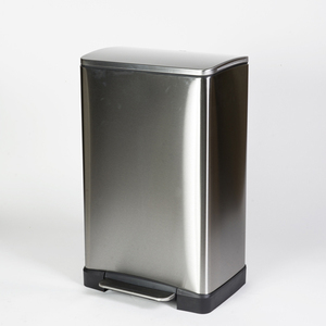 פח אשפה מרובע 40 ליטר טריקה שקטה, גימור מט