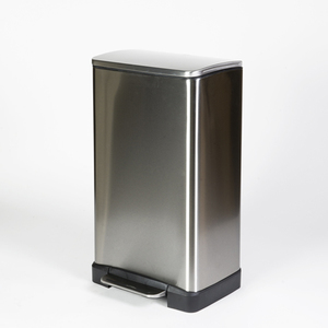 פח אשפה מרובע 30 ליטר טריקה שקטה, גימור מט