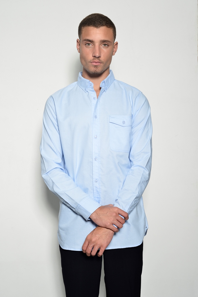 חולצת גברים תכלת עם כיס וקלפה