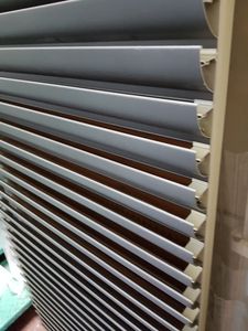 מוצר מציאון : מסתור אלומיניום דגם הייטק רפפה חצי עגולה נטרקת בגוון רל אפור - רק חזית , במידה  250*100 ס"מ , מרווח אור 0 