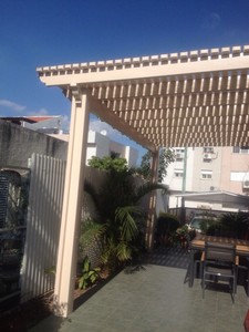 קבלנים ? עושים בעצמכם ? הזמינו פרופילים ואביזרים לפרגולת אלומיניום דמוי עץ אמיתית  ב 5 גוונים ! - 10 שנות אחריות - קבלו עזרה בתכנון והובלה חינם ! עלות ממוצעת 550 ש"ח למ"ר 