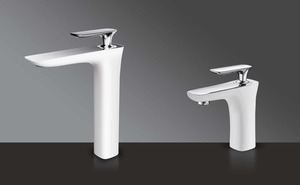 ברז רחצה דגם "ליבר" לבן בשילוב ניקל Myubi