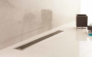 תעלת ניקוז פרימיום GLASS 750 מ"מ עם כיסוי זכוכית שחורה Pestan