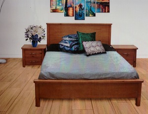 מיטה אלמוג עץ מלא