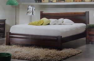 מיטה מעץ מלא לגונה