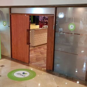 מדבקות רצפה