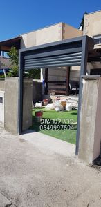 תריס חשמלי מאלומיניום למטרות שונות כמו : סגירת חניית גראז או חזית פרגולה - ייצור עפ"י מידה 