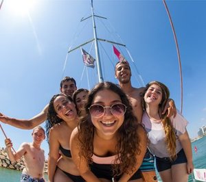 הפלגה משפחתית ביאכטה