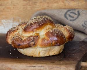 חלת "כתר" בתוספת צימוקים לבנים