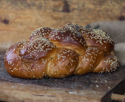 חלה קלועה משובחת להזמנה בימים חמישי או שישי