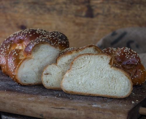 חלה קלועה משובחת להזמנה בימים חמישי או שישי