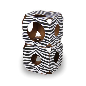 בית שתי קומות מקרטון