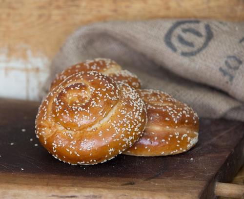 חלית עגולה לשבת עם שומשום (ימי שישי)